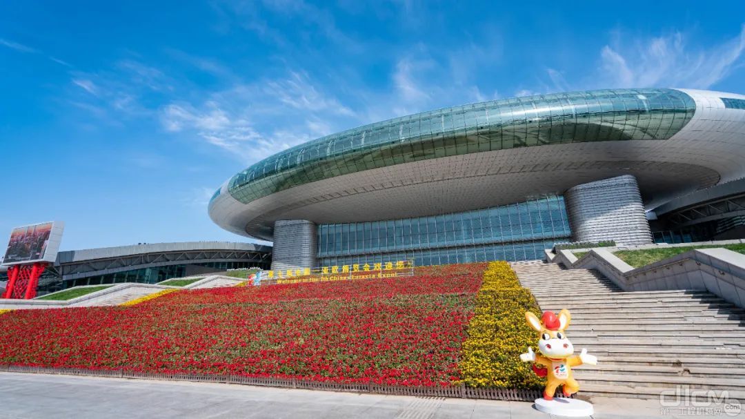 第七届中国—亚欧博览会在新疆国际会展中心隆重举行