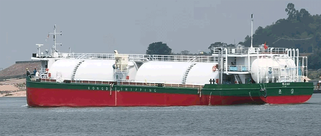 搭载玉柴燃气船舶动力的水泥罐船在广东投放