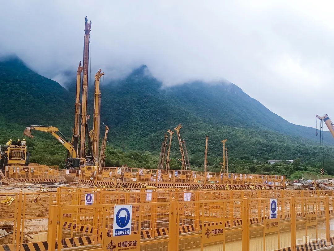22台徐工旋挖钻机在深惠城际轨道大鹏支线施工