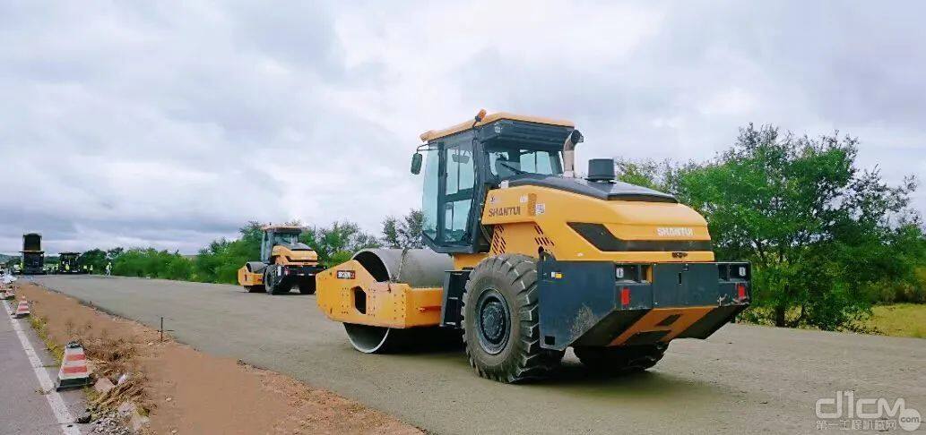 山推C6系列压路机