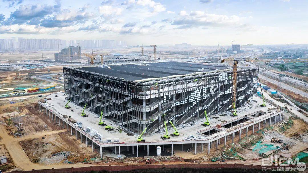 东莞家锋高机设备助建第31届世界大学生夏季运动会场馆