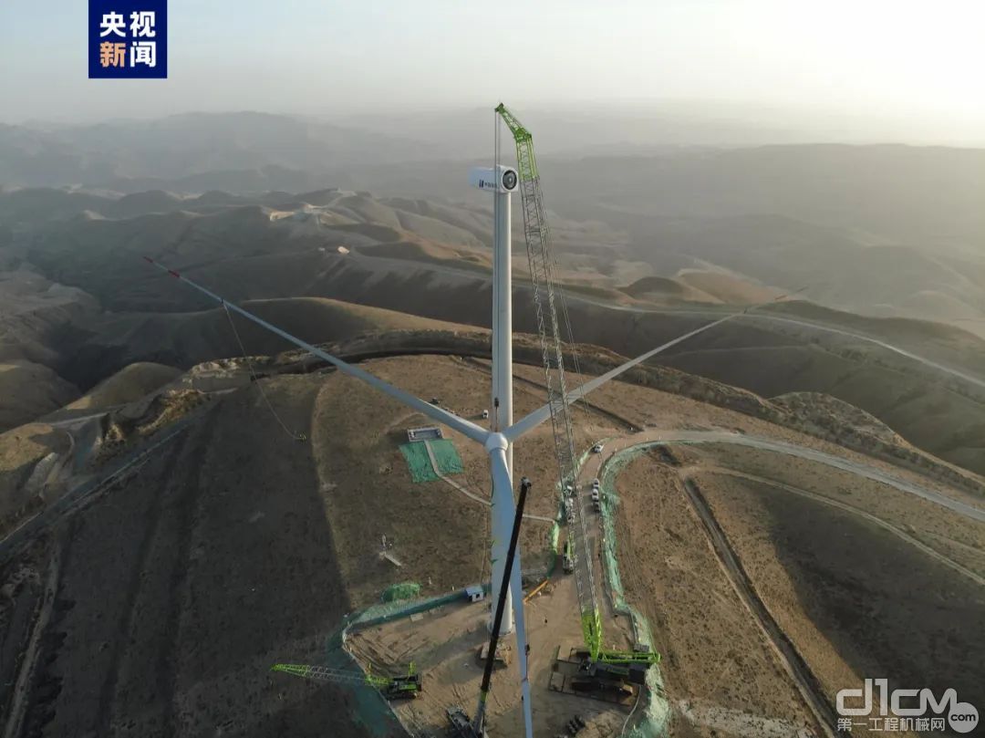 中联重科QUY800履带式起重机助力华能庆阳600万千瓦新能源示范项目风机首吊成功