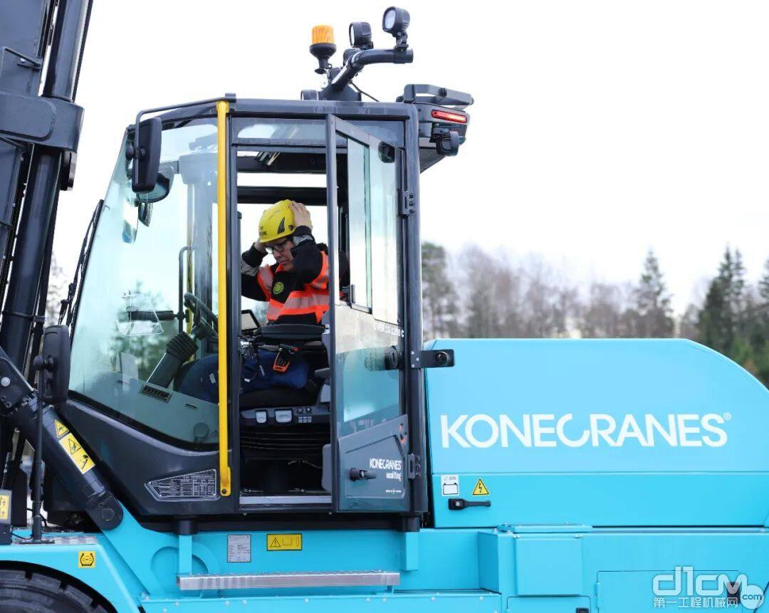 科尼 E-VER 电动叉车可选装OPTIMA驾驶室纵向提升保障安全作业