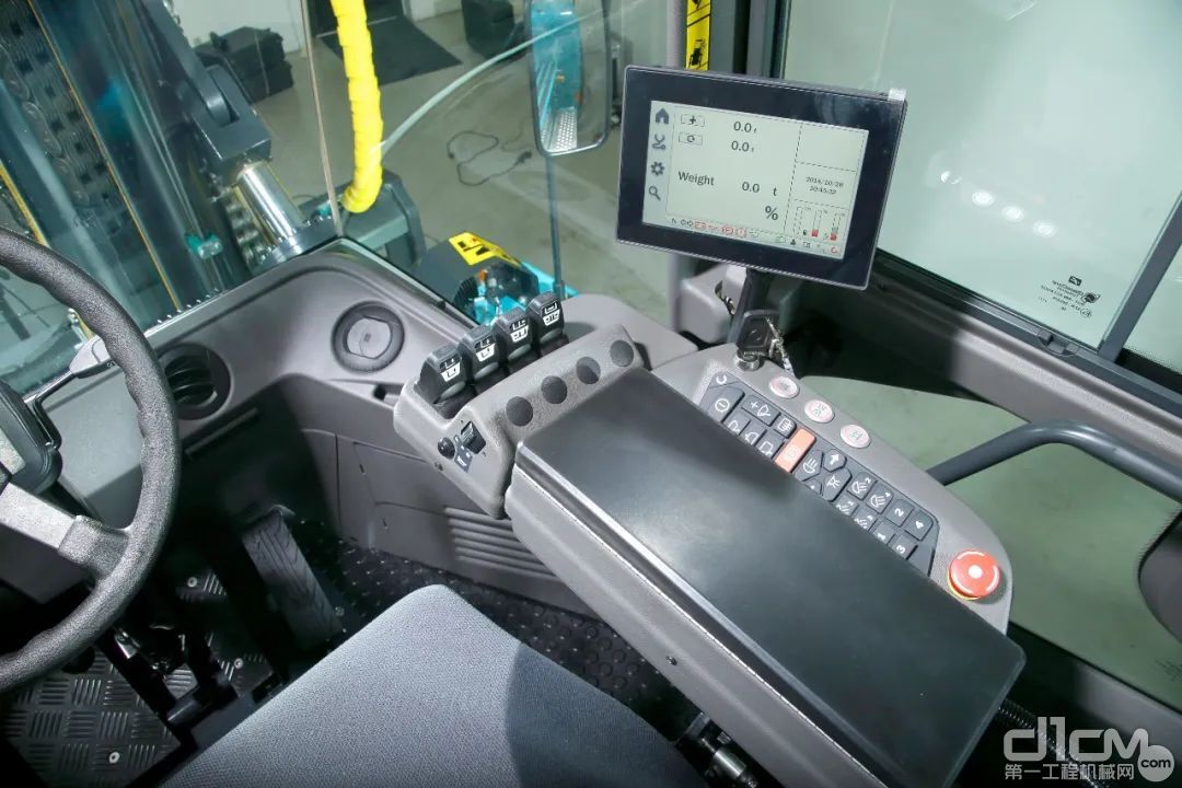 OPTIMA驾驶室控制面板