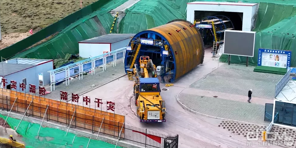 中铁装备隧道专用设备在施工现场