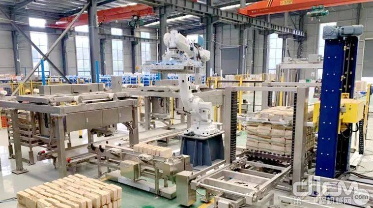 徐州工程机械行业已经建成江苏省智能制造示范工厂5个、江苏省工业互联网标杆工厂4个