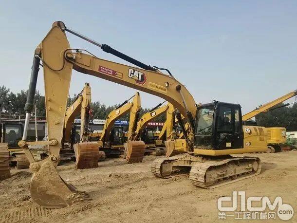 CAT 320GX挖掘机安装5.7m动臂、2.7m斗杆和0.90m³铲斗，整机工作质量19822kg。