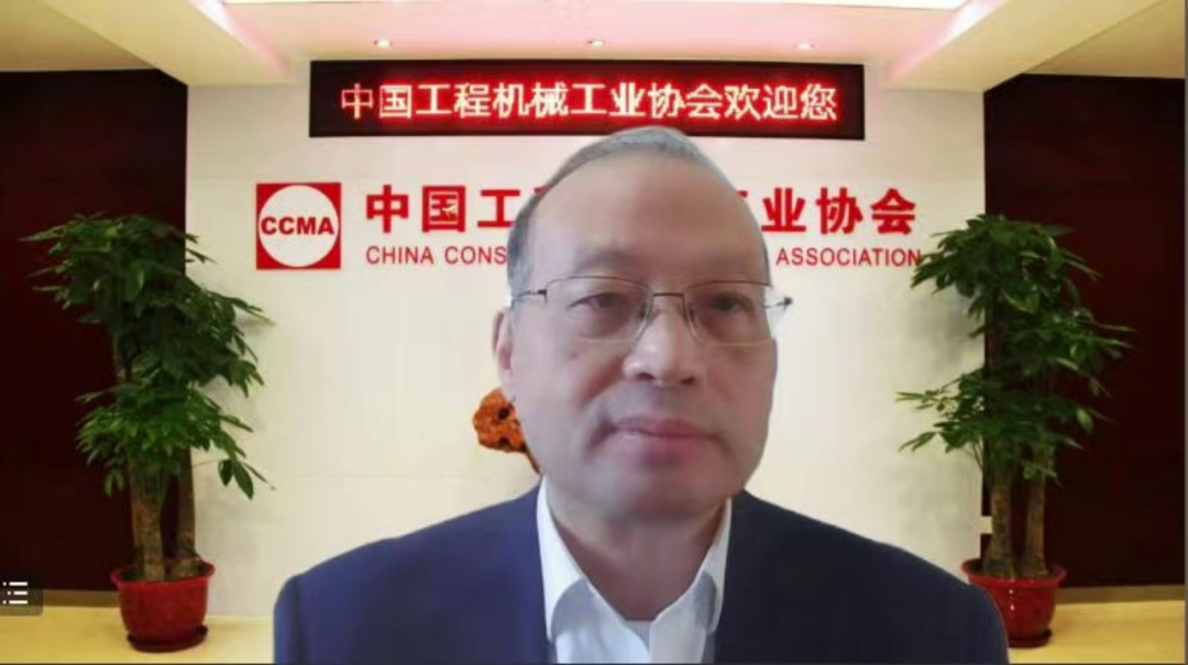 中国工程机械工业协会秘书长吴培国发言
