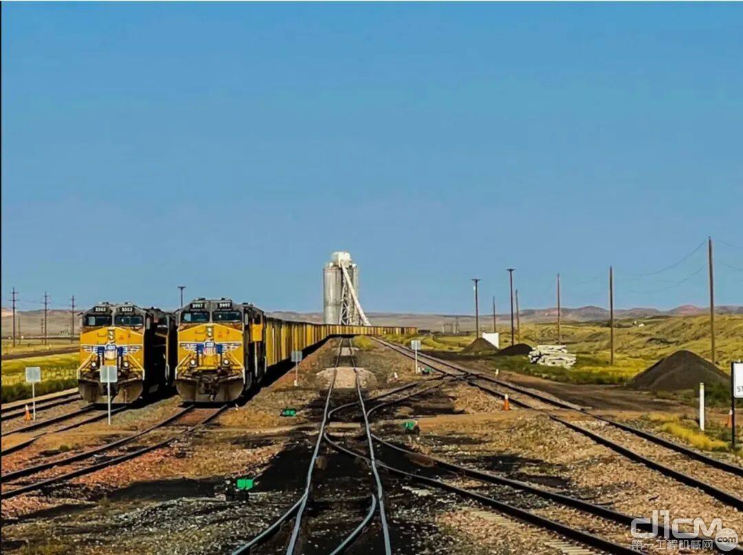 美国怀俄明州西北部闲置的运煤列车