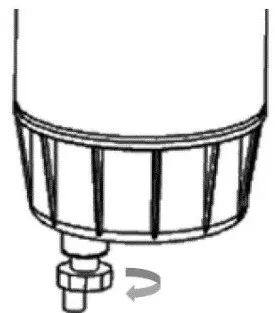 每天给柴油滤清器的油水分离器放水