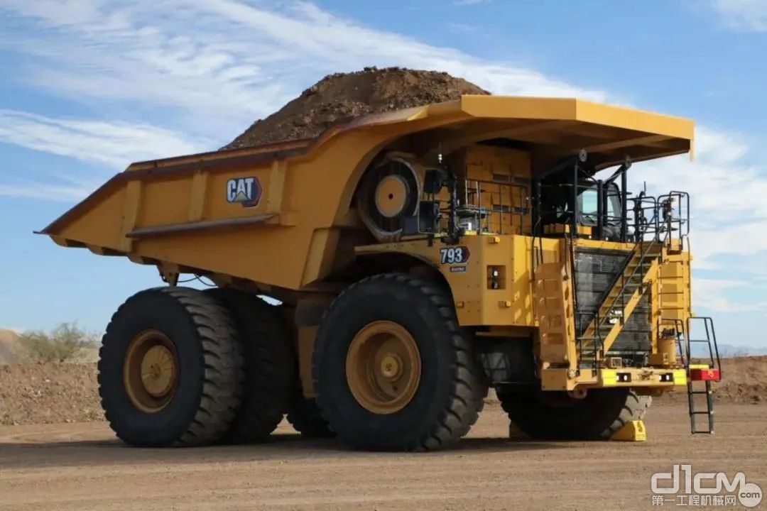 卡特彼勒电池驱动大型矿用卡车——CAT 793
