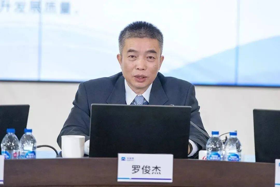 中国机械工业联合会执行副会长罗俊杰发布2022全年机械工业经济运行形势信息