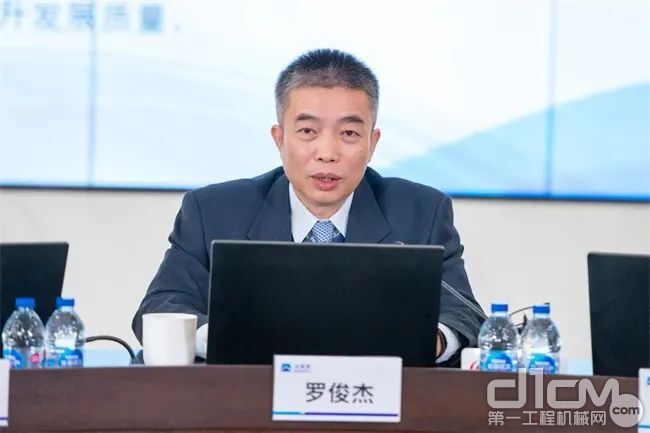 中国机械工业联合会执行副会长罗俊杰发布2022全年机械工业经济运行形势