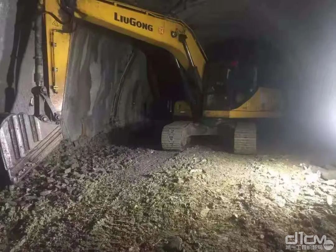 柳工隧道专用挖掘机