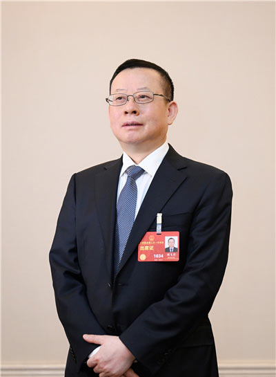 全国人大代表，中国铁建重工集团党委书记、董事长刘飞香
