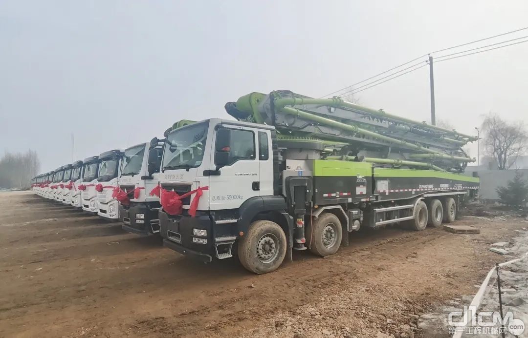 中联重科“凌云Ⅱ”系列70米泵车、62米泵车