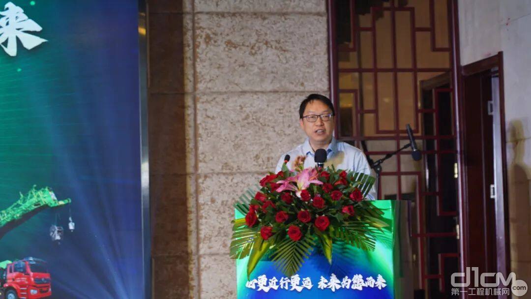 玉柴机器股份有限公司副总经理谭雪峰先生介绍产品
