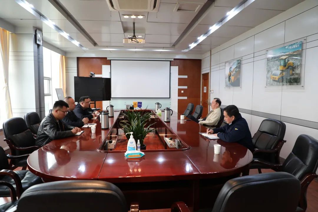 临工董事长王志中参加青年企业家培养座谈会