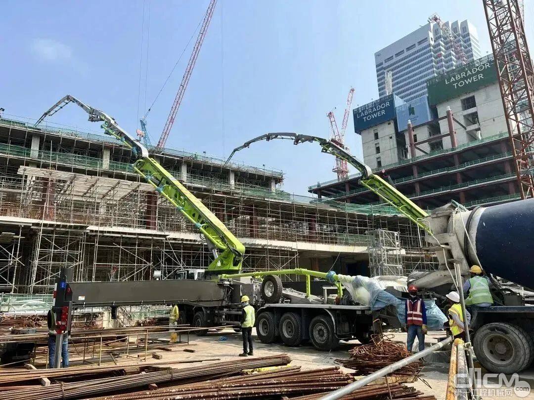 中联重科70米泵车等在新加坡交付施工