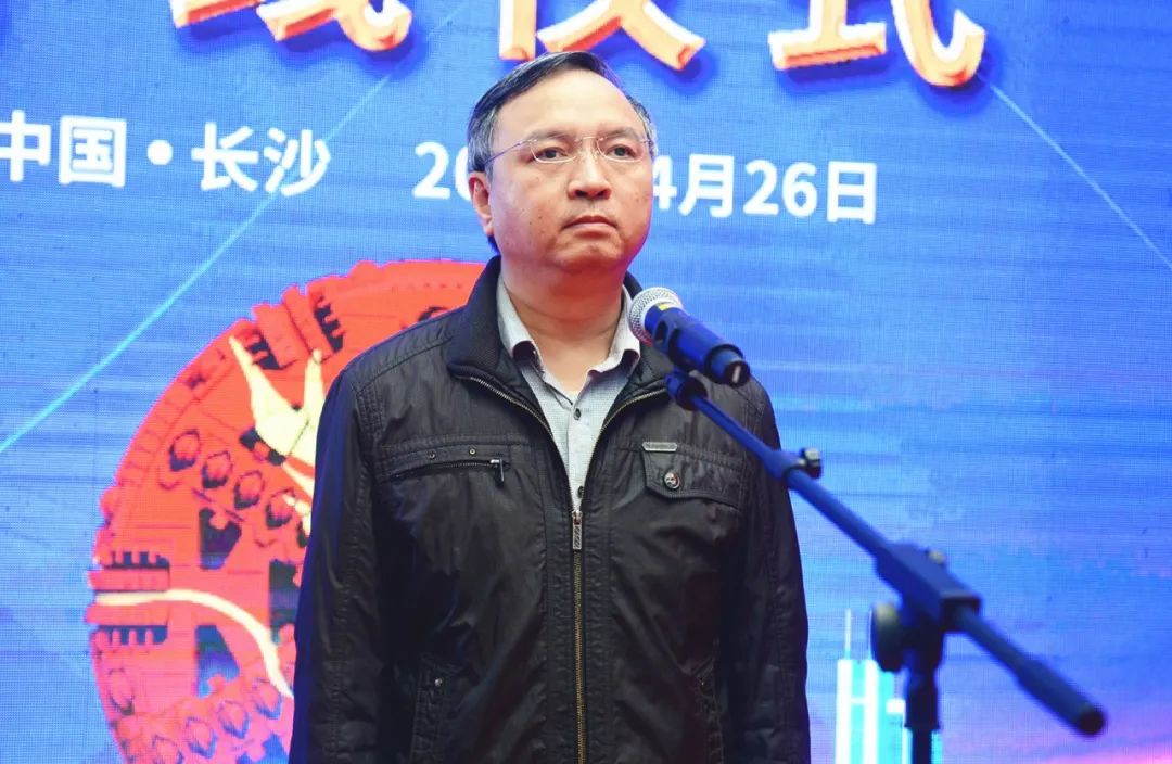 广州地铁总体有限公司副总司理刘靖宣告配置装备部署下线