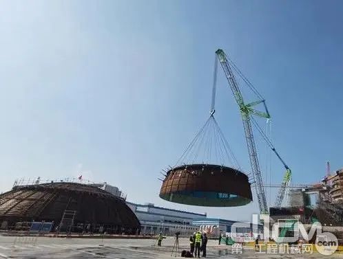 中联重科2000吨级履带起重机助力江苏田湾核电7号机组穹顶球带吊装施工