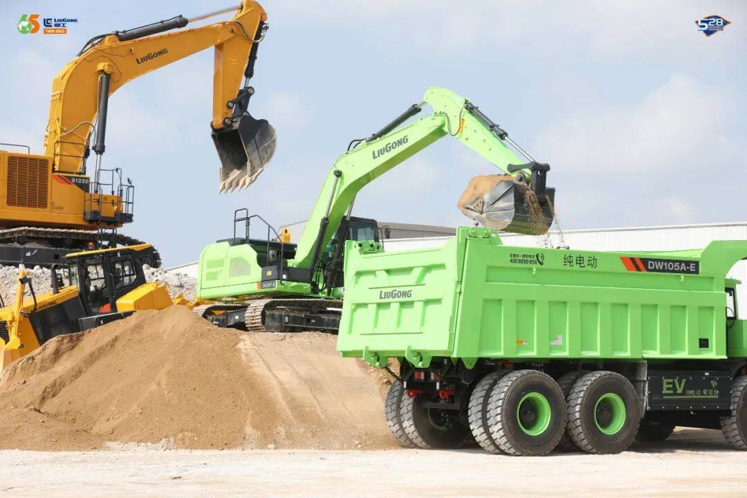 柳工还推出行业首台纯电动刚性自卸车