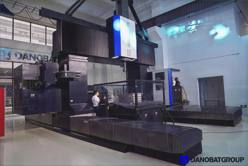 索拉露斯在达诺巴特集团上海卓越中心开幕仪式上，盛大公开了其在中国的首台大型镗铣加工中心展机——PMG 12000动柱式龙门加工中心