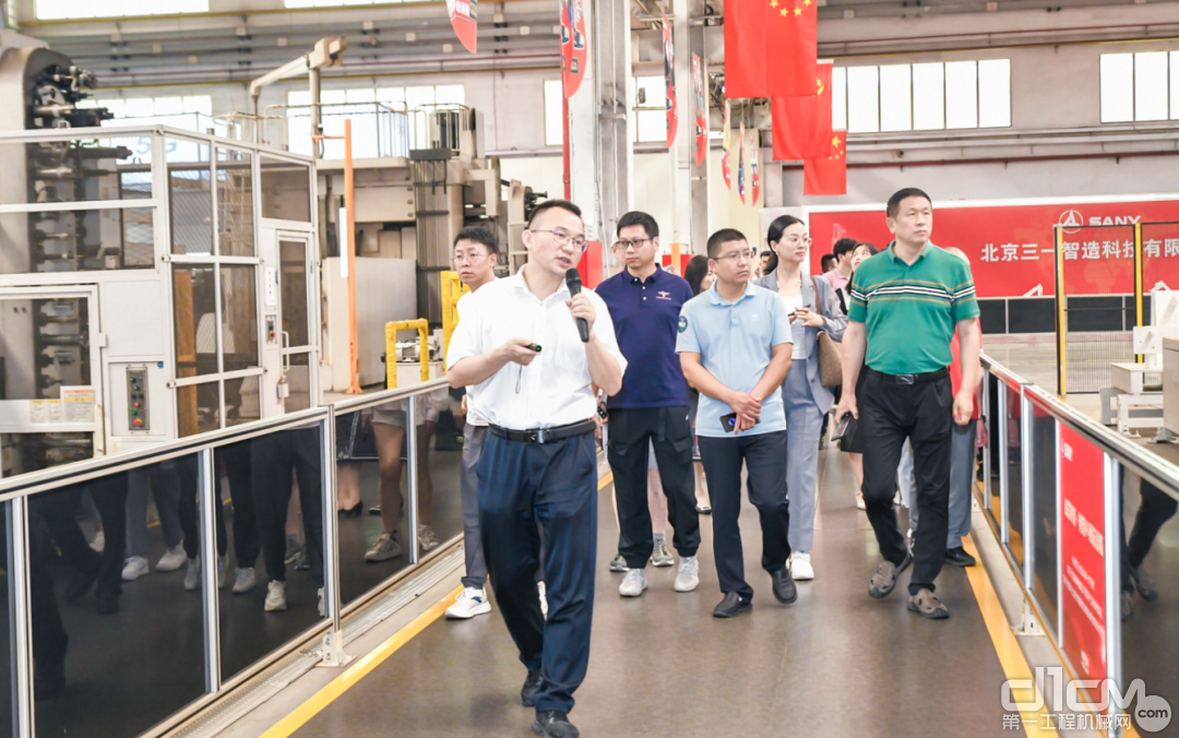 三一机器人科技有限公司董事长郭承志先生详细介绍了北京桩机灯塔工厂