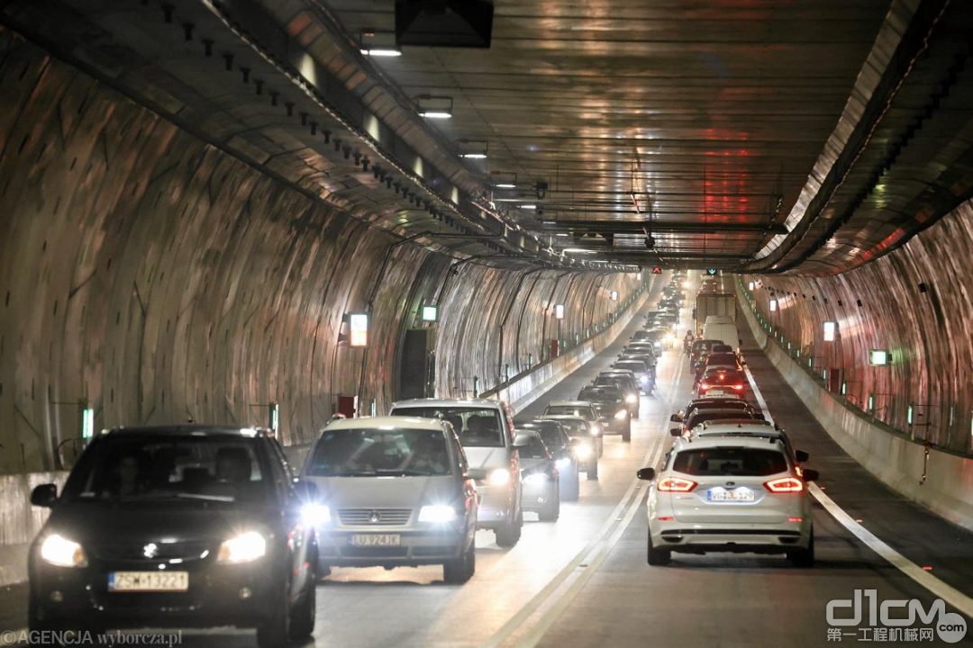 希维诺乌伊希切隧道正式通车