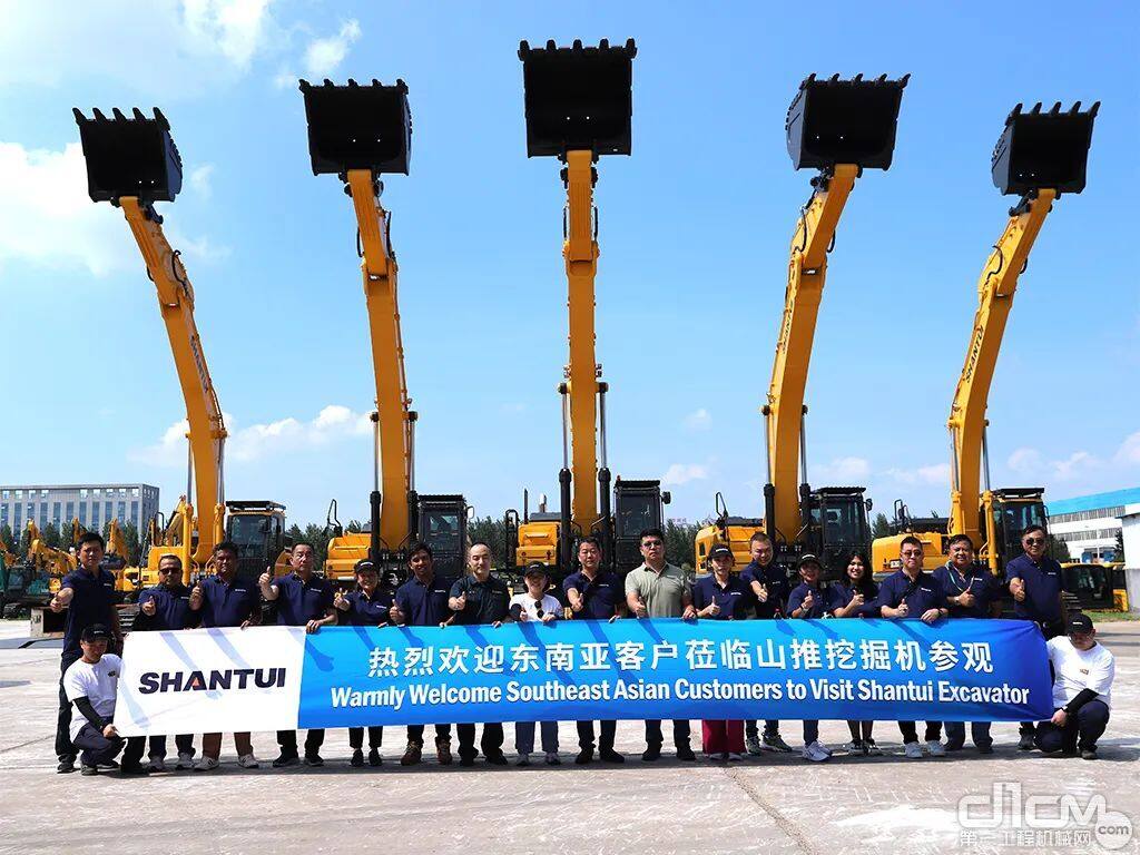 东南亚泰国代表团到访山推挖掘机济宁工厂