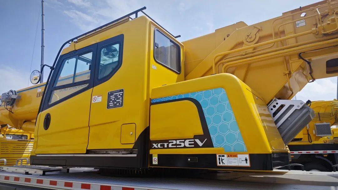 徐工新能源起重机械xct25phev