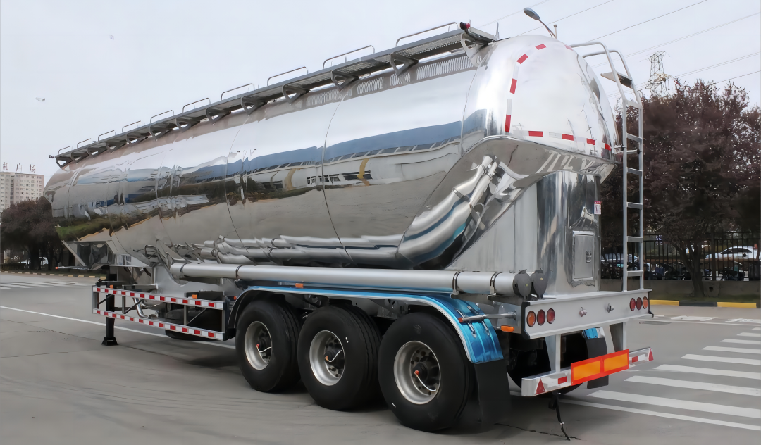 闪闪惹人爱实力与颜值并存的铝合金立式粉罐半挂车是不是你的菜
