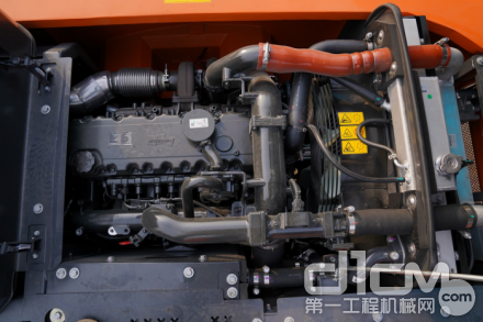 DX150W搭载符合国四排放标准的新型6缸发动机