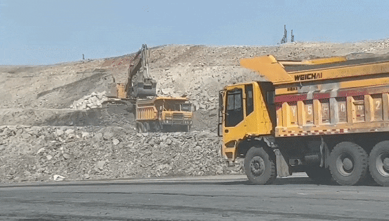 雷沃重工FR1000F挖掘机交付新疆区域用户