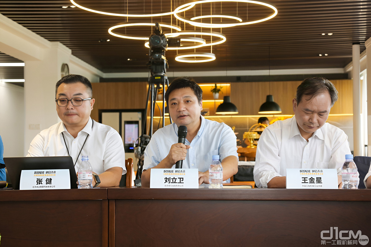 北京卓众出版有限公司总经理、党委副书记刘立卫发表致辞
