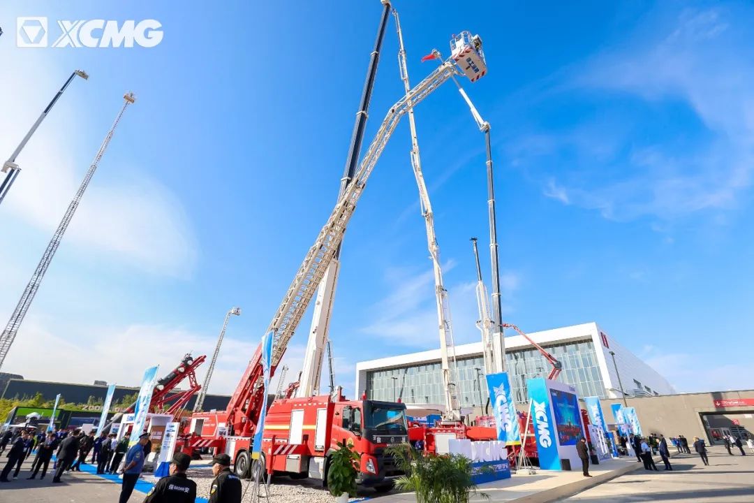 徐工推出国内首台40米级直曲臂云梯消防车