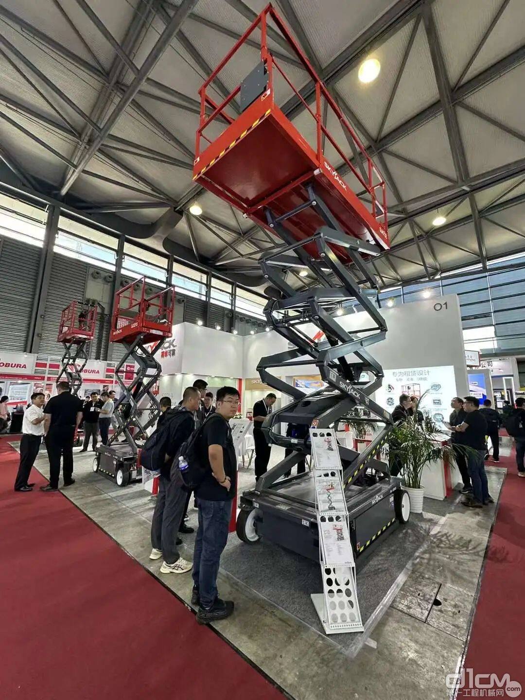 2023Apex亚洲国际高空作业机械展览会首日开展，SKYJACK展台惊鸿一瞥