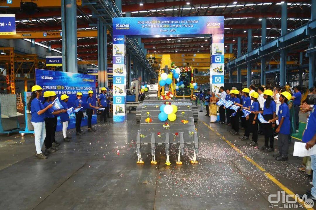 徐工印度公司当地化制造第2000台挖掘机下线庆祝仪式拍图