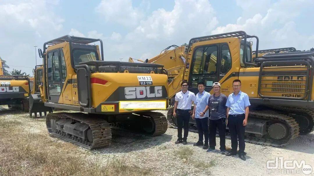 临工林业工况挖掘机集中交付马来西亚大客户