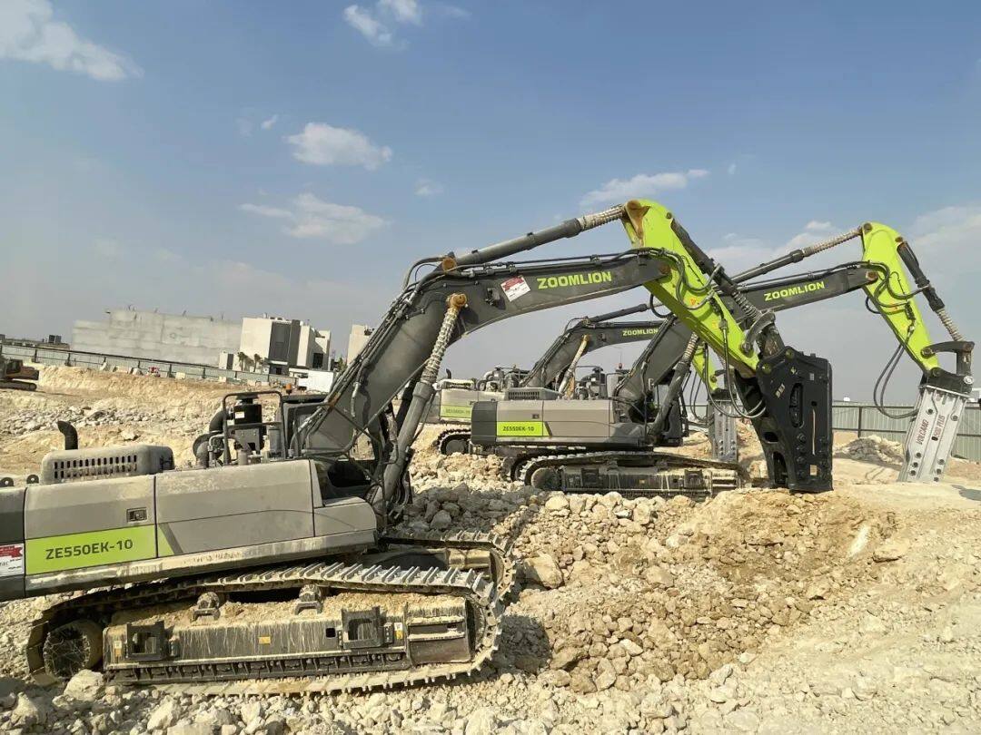 中联重科挖掘机助建沙特市政工程