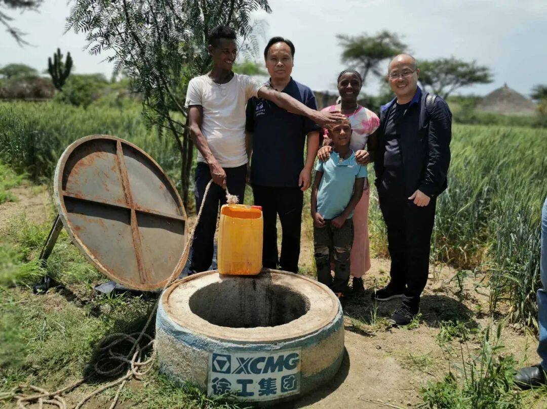 徐工持续与中国扶贫基金会合作了五期非洲水窖项目