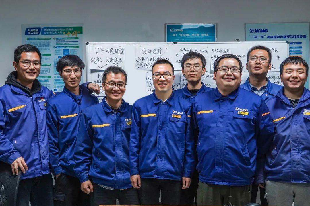 徐工道路事业部智能控制技术研究所所长武博文与他的团队