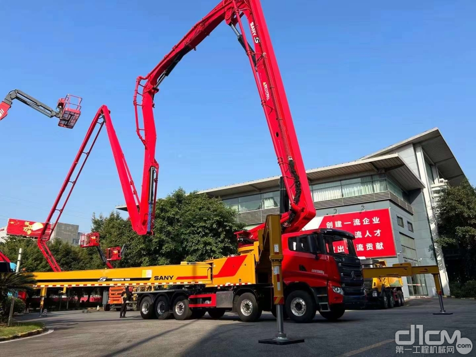 三一重工s系列71米泵车作为今年的爆款产品,71米泵车一上市,就凭借高