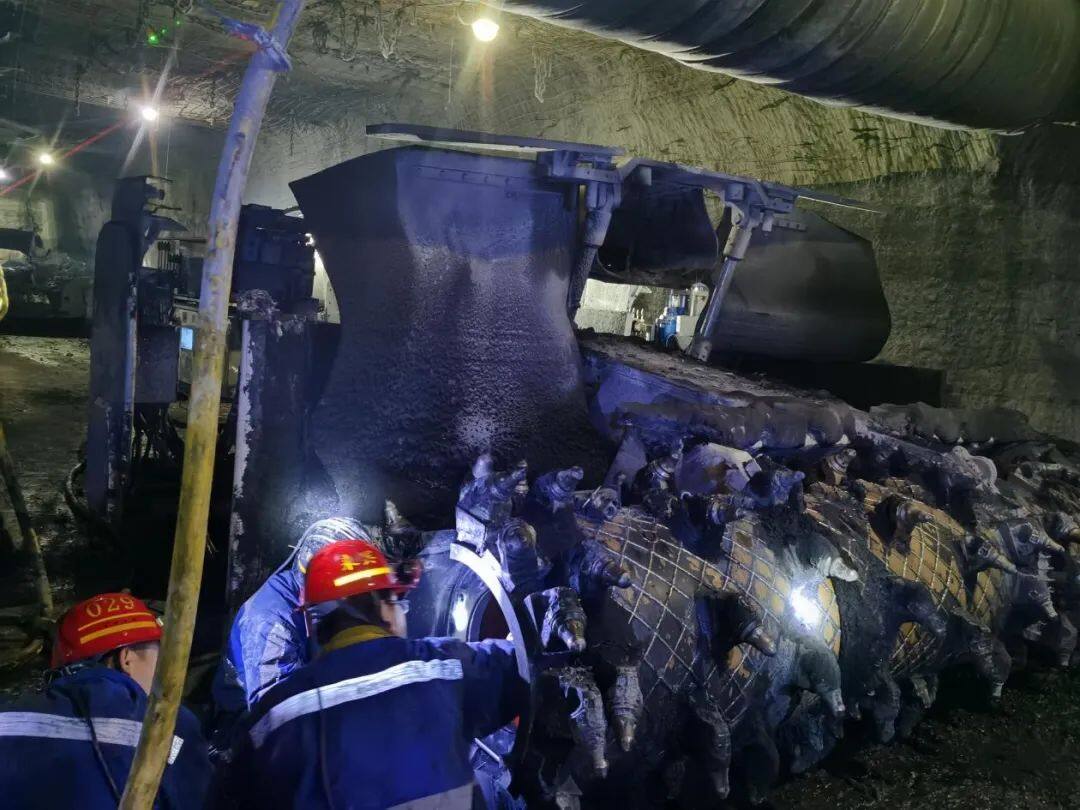 中铁装备EJM315/4-2L快速掘锚成套装备矿井施工