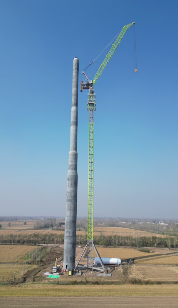 中联重科LW2800-200NA风电动臂塔机正在施工