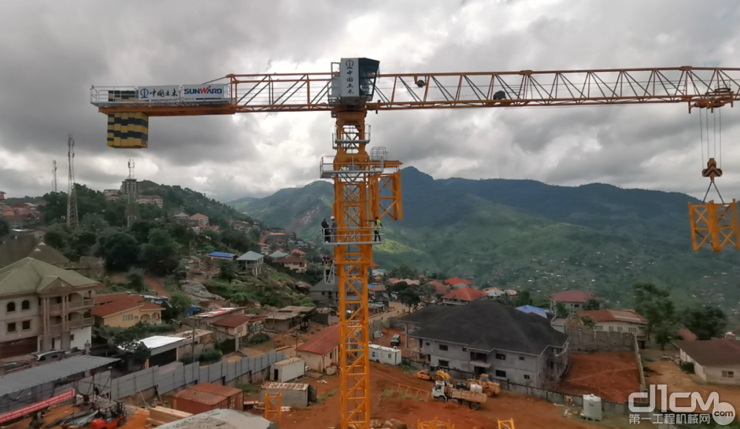 山河江麓P6515B-10型塔式起重机在塞拉利昂联合保险公司大楼项目