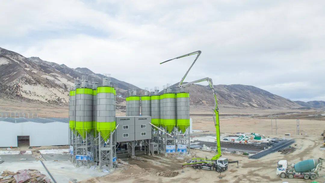 中联重科高原型集装箱搅拌站助力川藏铁路建设