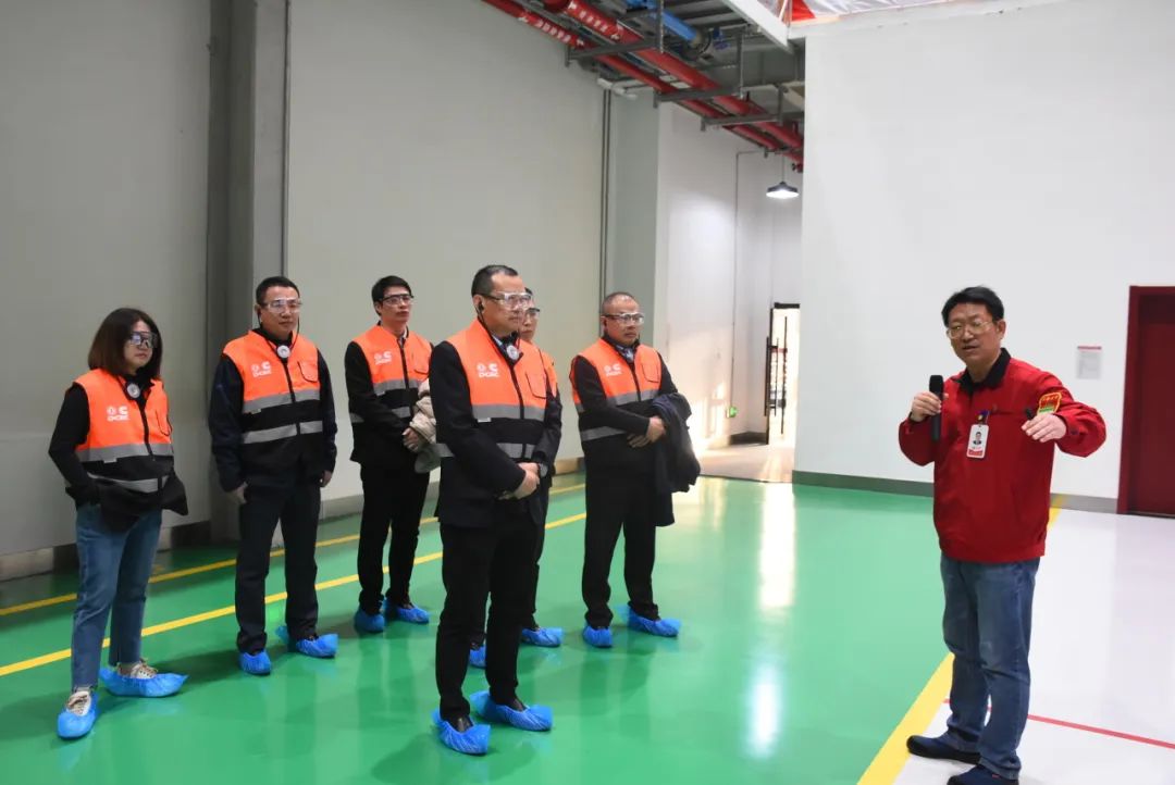 阿特拉斯总经理陈一奇一行先后参观了重马力工厂、赢动AMT生产车间