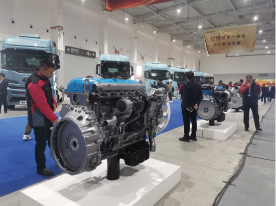 这是潍柴最新推出的大马力天然气发动机,首次亮相于陕汽x6000车型