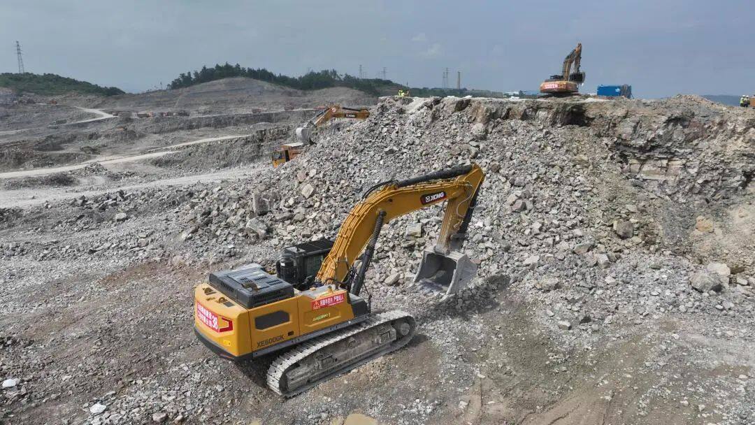 徐工挖机服务贵州遵义长岭特殊钢精深加工技改项目
